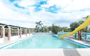 RedDoorz at Royal Grande Beach Resort Batangas