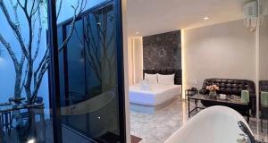 Phòng Deluxe Giường Đôi Có Bồn Tắm (Deluxe Double Room with Bath)