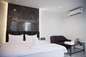 Phòng Deluxe Giường Đôi Có Bồn Tắm (Deluxe Double Room with Bath)