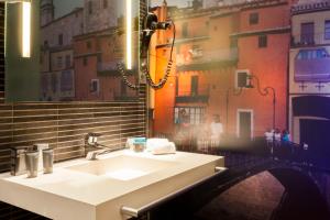 Double or Twin Room with Extra Bed room in Hotel Palau de Bellavista Girona by URH