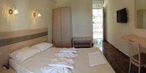 Double Room with Partial Sea View