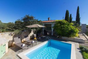 Charming villa Kalu with private pool near Rovinj by WiiBuk