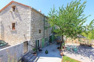 Charming villa Kalu with private pool near Rovinj by WiiBuk