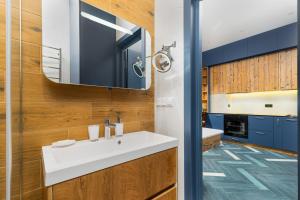 NEW Romantic sea-view studio by Odessa beach