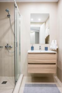 A24 Pristine & sunny suite near Plaka & Parthenon