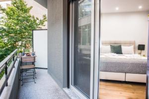 A24 Pristine & sunny suite near Plaka & Parthenon