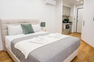 A24 Pristine & sunny suite near Plaka & Parthenon