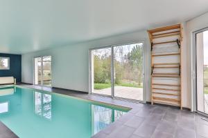 Maisons de vacances Belle maison de 300 m2 avec piscine, sauna, jacuzzi : photos des chambres