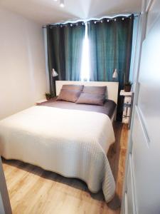 Plac Grzybowski Apartment by BookingHost