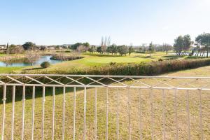 Appart'hotels Residhotel Golf Grand Avignon : Appartement 1 Chambre (4 Adultes) avec Balcon et Vue sur le Golf 