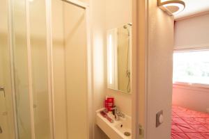 Hotels Premiere Classe Valence - Bourg Les Valence : Chambre Double avec Salle de Bains Privative