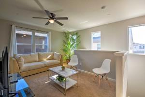 4 Mi to City Center Family-Friendly Retreat!