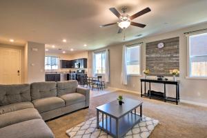 4 Mi to City Center Family-Friendly Retreat!