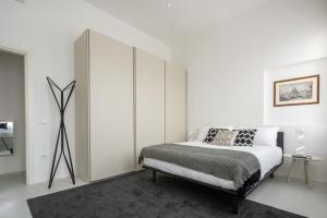 Design Apartment with Balcony on the Grand Canal R&R