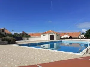 Maison avec piscine commune à 800m de la plage - Saint-Martin-de-Brem