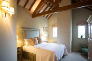 Deluxe Double Room room in The Three Daggers