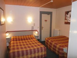 Hotels Hotel Beausejour : Chambre Triple avec 1 Lit Double et 1 Lit Simple