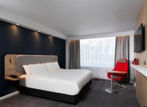 Double Room with Free Hot Breakfast - Accessible room in Holiday Inn Express Edinburgh City West an IHG Hotel