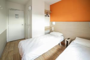 Hotels Premiere Classe Plaisir Gatines : Chambre Supérieure avec 3 Lits Simples