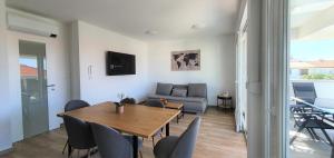 Aquarius Luxury apartment with pool and sea view 
