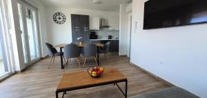 Aquarius Luxury apartment with pool and sea view