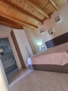 Martina's Place (with panoramic views) img1