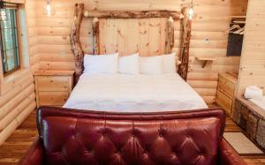 Treehouse #7 by Amish Country Lodging