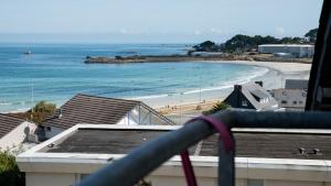 Appartements Grand LARGE FACE A LA PLAGE TRESTEL : photos des chambres