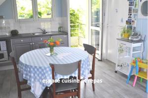Appartements Grand LARGE FACE A LA PLAGE TRESTEL : photos des chambres