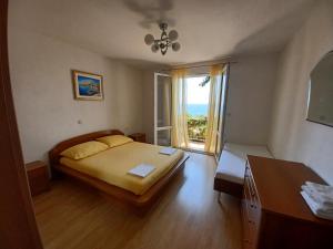 Apartments Lalić - A spacious three bedroom apartment with a sea view