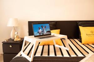 "Cathys Home"- Adult Only - Apt Luxury - Large Terrace Private