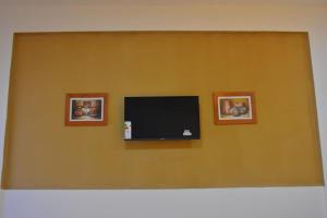 Habitación con oficina a la calle