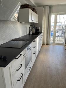 Frontline Marina Apartment with private roofterrace and seaview by El Sirocco