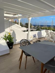 Frontline Marina Apartment with private roofterrace and seaview by El Sirocco