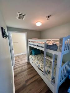 Shores of Panama Resort, Direct Beachfront, 1 BR plus Bunks! by Dolce Vita Getaways PCB