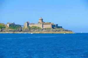 Maisons de vacances Holiday Home in Pleneuf near Sandy Beaches : photos des chambres