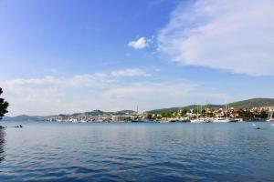 Apartment ALAN, Sibenik - Bilice, with a sea view