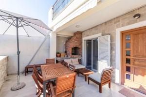 Stone House in Petrcane near the Sea