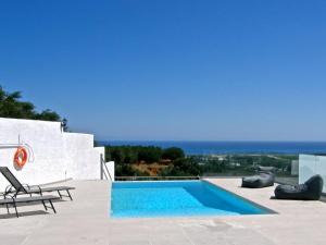 Modern villa with infinity pool close to the sea