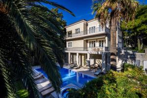 Luxury Seafront Villa Castello Split with heated pool, jacuzzi and sauna at the beach in Split