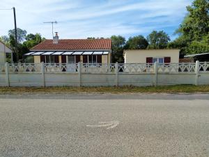 Maisons de vacances Maison de 2 chambres avec jardin clos et wifi a Saint Martin de Sanzay : photos des chambres