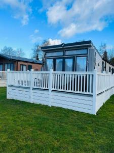 Roseberry Lodge with Hot Tub