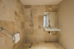Hotels Hotel & Restaurant de charme - La Begude Saint-Pierre : Chambre Double Confort - Vue sur Route