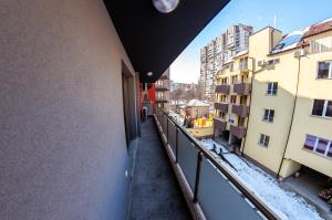 Bright 1BDR Apartment with a Balcony