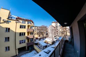 Bright 1BDR Apartment with a Balcony