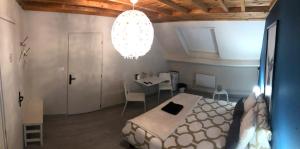 B&B / Chambres d'hotes PAUSE NATURE SORBAIS Chambre avec salle de bain privative, entree independante et arrivee autonome : photos des chambres