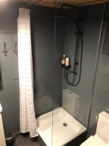 B&B / Chambres d'hotes PAUSE NATURE Chambre avec salle de bain privative, entree independante et arrivee autonome : photos des chambres