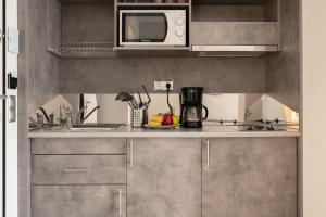 A12 Pristine 1bedrooom flat near Parthenon in Athens heart