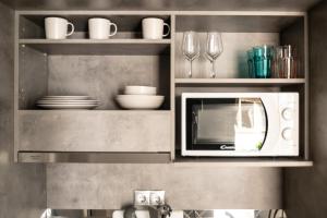 A13 Pristine & Sunny 30m2 flat near Syntagma sq