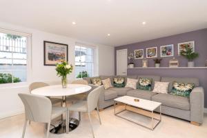 Stunning 2 Bed Basement Flat in the Heart of Cheltenham!